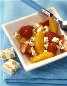 Sopa de fresones a la naranja con "nougat". Receta disponible.
Orange Strawberry Soup with Nougat
