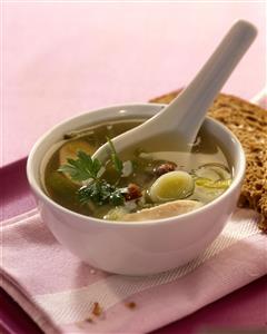 Sopa de pollo y puerros. Receta disponible. 
Soup of Chicken with leeks