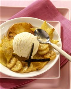 Frutas caramelizadas con helado. Receta disponible. Caramelized (Candy) Fruits with Ice Cream.