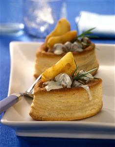 Vol-au-vents a la normanda. Receta disponible. 
Norman Patty Shells. 
