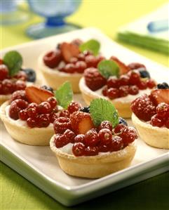 Tartaletas con frutos rojos. Receta disponible TR.
 Red Fruits Tarts.
