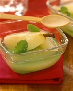 Peras al te verde. Receta disponible.
Pears in Green Tea.