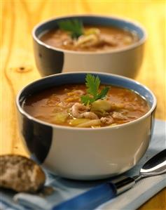 Sopa de tomate con pasta y gambas. 
Tomato Soup with Pasta and Shrimp. 
