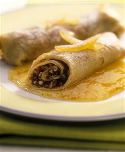 Crepes rellenos de frutos secos. Receta disponible TR. 
Crepes filled with nuts.