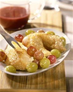 Pollo asado con uvas. Receta disponible.
Roast Chicken with Grapes.
