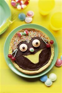 Cara feliz de chocolate y caramelos. Receta disponible. 
Happy Face with Chocolate and Candy
