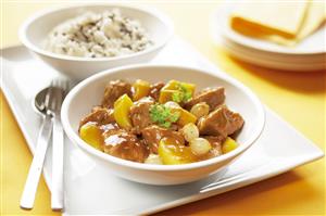 Blanqueta de cordero con melocotones. Recetadisponible. 

Lamb Blanqueta (White Stew) with peaches
