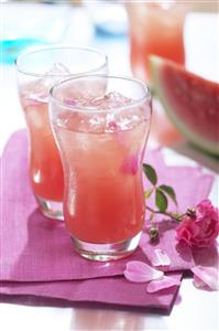 Refresco de sandia y agua de rosas. Receta disponible
Cool Drink of Watermelon and Water Roses