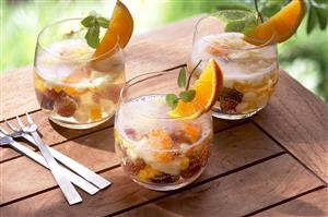 Aperitivo con frutas. Receta disponible.
