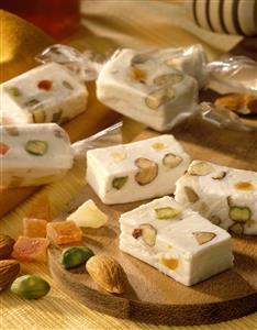 Nougat blanco (Especie de turron). Receta disponible.