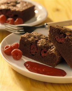 Brownies con frambuesas. Receta disponible.