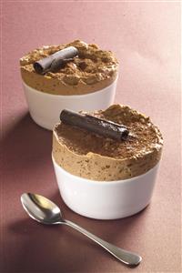 Souffle helado de chocolate. Receta disponible.
