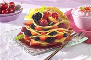 Pastel de tortillas con frutas. Receta disponible.
