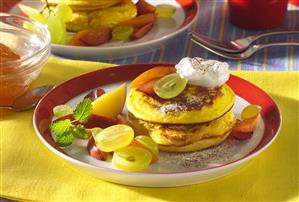 Tortitas con kefir y frutas. Receta disponible.
