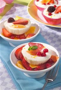 Helado de yogur con frutas. Receta disponible.
