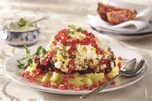 Cocina de Navidad. Ensalada con granadas. Receta disponible.
