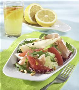 Ensalada con pomelo y rucula. Receta disponible.
