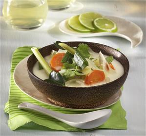 Sopa de coco y hortalizas. Receta disponible.
