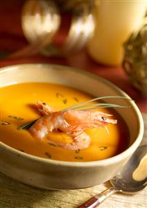 Cocina de Navidad. Crema de gambas. Receta disponible.