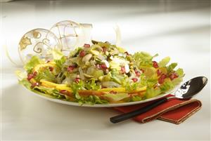 Cocina de Navidad. Ensalada de apio y endibias con citricos. Receta disponible.