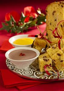 Cocina de Navidad. Panettone con salsas golosas. Receta disponible.