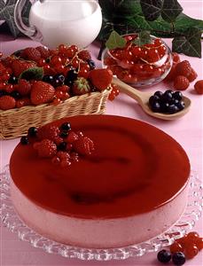 Tarta de frutos rojos. Receta disponible.