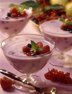 Crema al Mascarpone con frutas del bosque. Receta disponible.