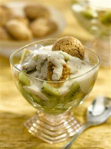 Postre con kiwis y almendrados. Receta por encargo.