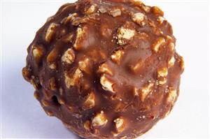 Bombon de chocolate con almendras. 